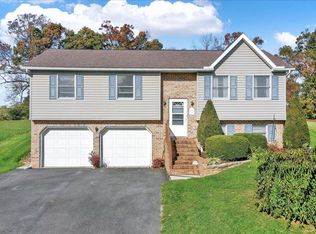 10 Meadow Ridge Dr, Shippensburg, PA 17257