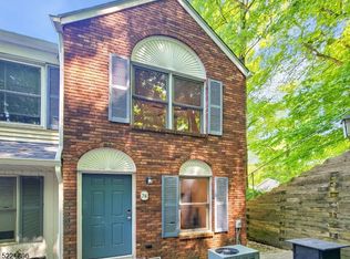 24 Colonial Ct, High Bridge, NJ 08829