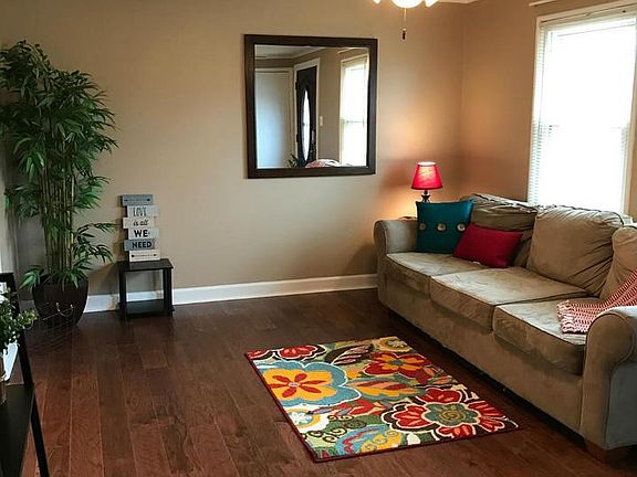 3rd image of 222 Primrose Ln