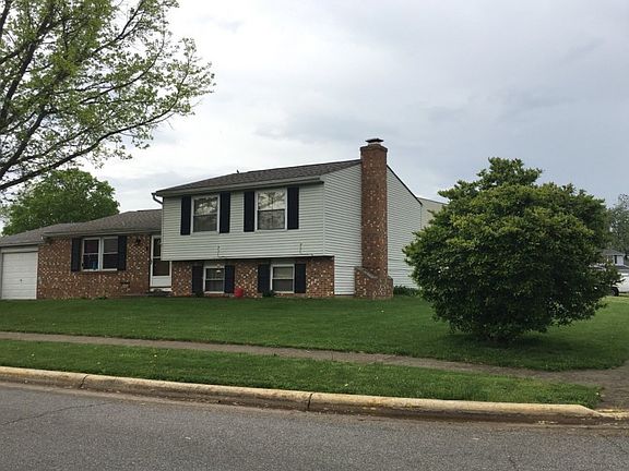 3rd image of 776 Lakefield Dr