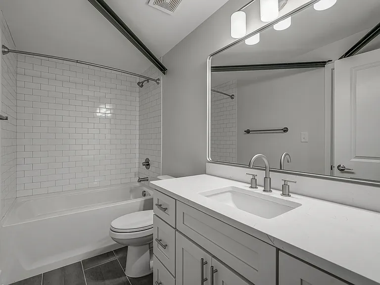 4028 Macarthur Ave #5 — Photo 17