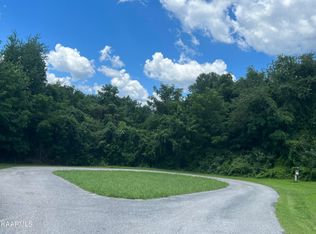 April Ln, La Follette, TN 37766