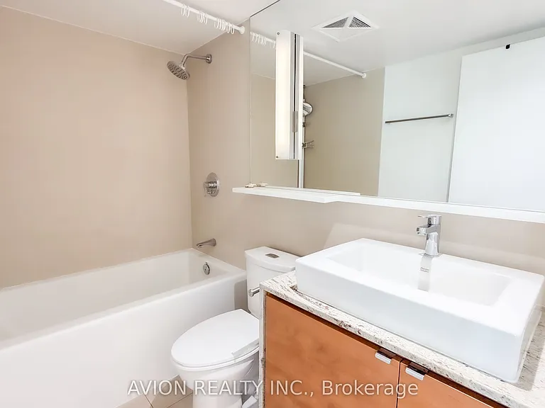 121 McMahon Dr #705 — Photo 12