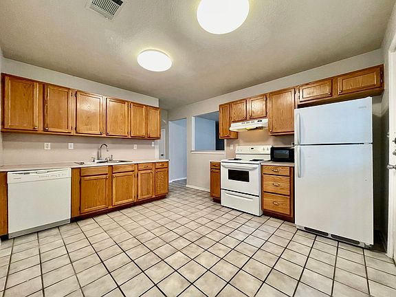 4th image of 1011 Earle St