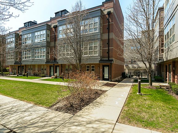 3rd image of 2325 S Wabash Ave #5