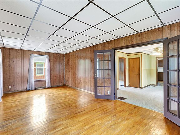 5th image of 240 W Oak St