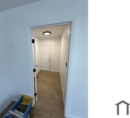 5th image of 621 W Gage Ave