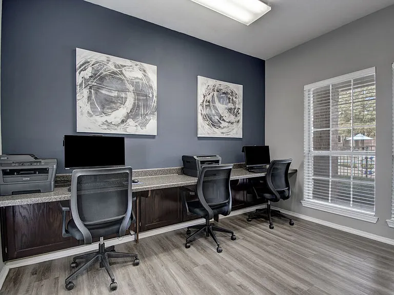 Indian Creek Apartments — Photo 6