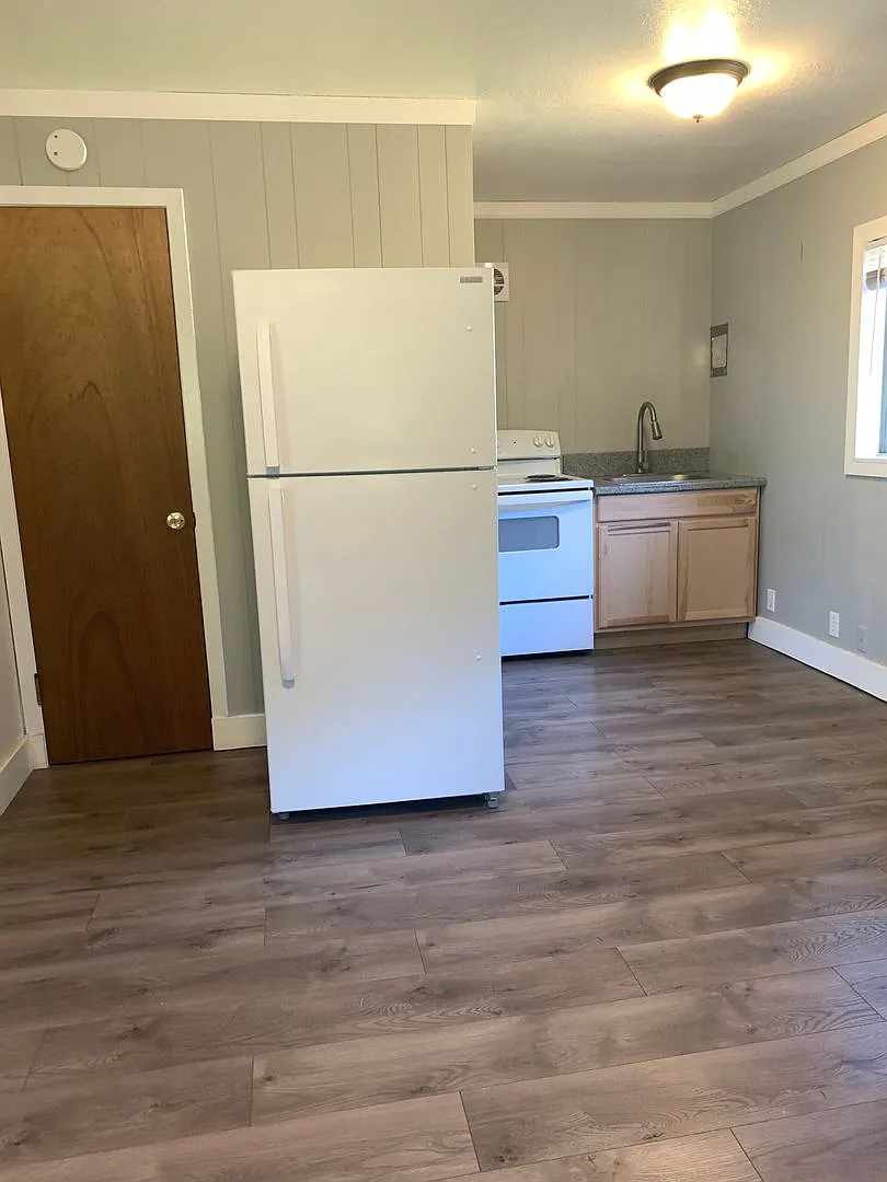 4260-1t - 7015 Rogue River Hwy — Photo 4