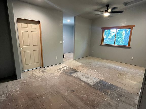 5th image of 310 NE Ash St #B