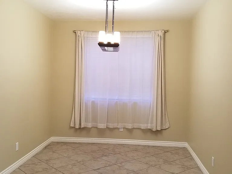 5638 Hunt Club Dr — Photo 4