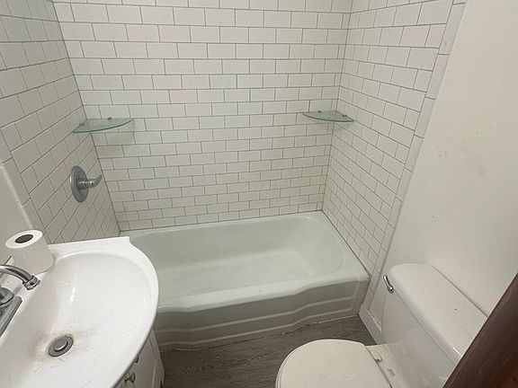 4th image of 681 Church St #14