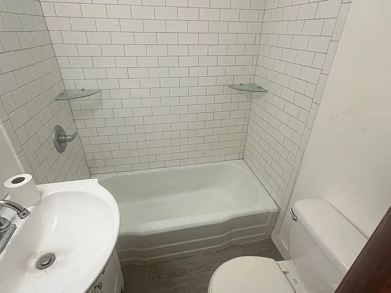 Baker House — Photo 4