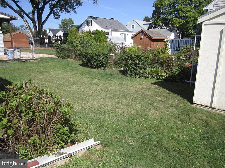 205 Twin Oaks Rd — Photo 2