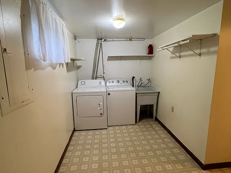 908 Jackson Ave — Photo 9