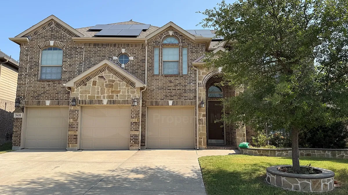 5 bed, 3.0 bath, 3664 sqft, $3,199 — Photo 2