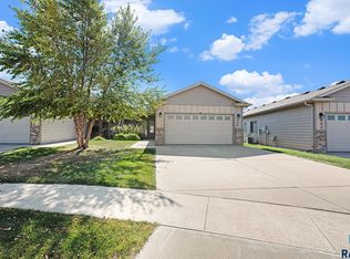 809 E El Dorado Cir, Sioux Falls, SD 57108