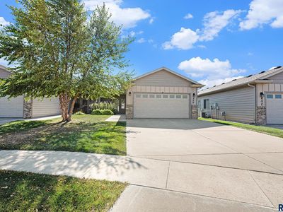 809 E El Dorado Cir, Sioux Falls, SD, 57108
