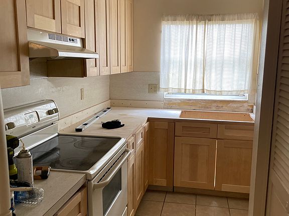 2nd image of 1920 E Edgewood Dr APT E3