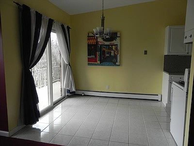 3rd image of 18 Ivy St APT 7B