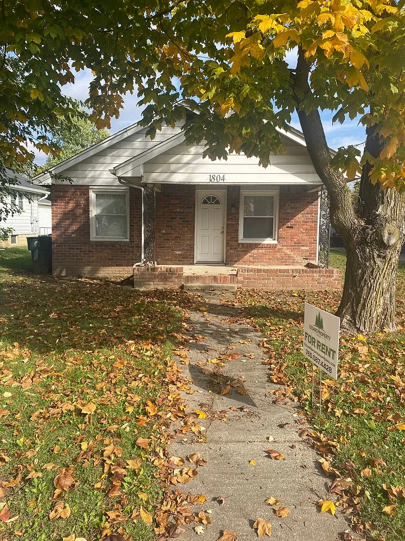 Two Bedroom Home close to Ball State Campus — Photo 1