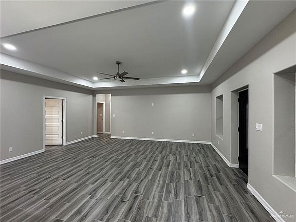 5th image of 2221 W Dallas Dr