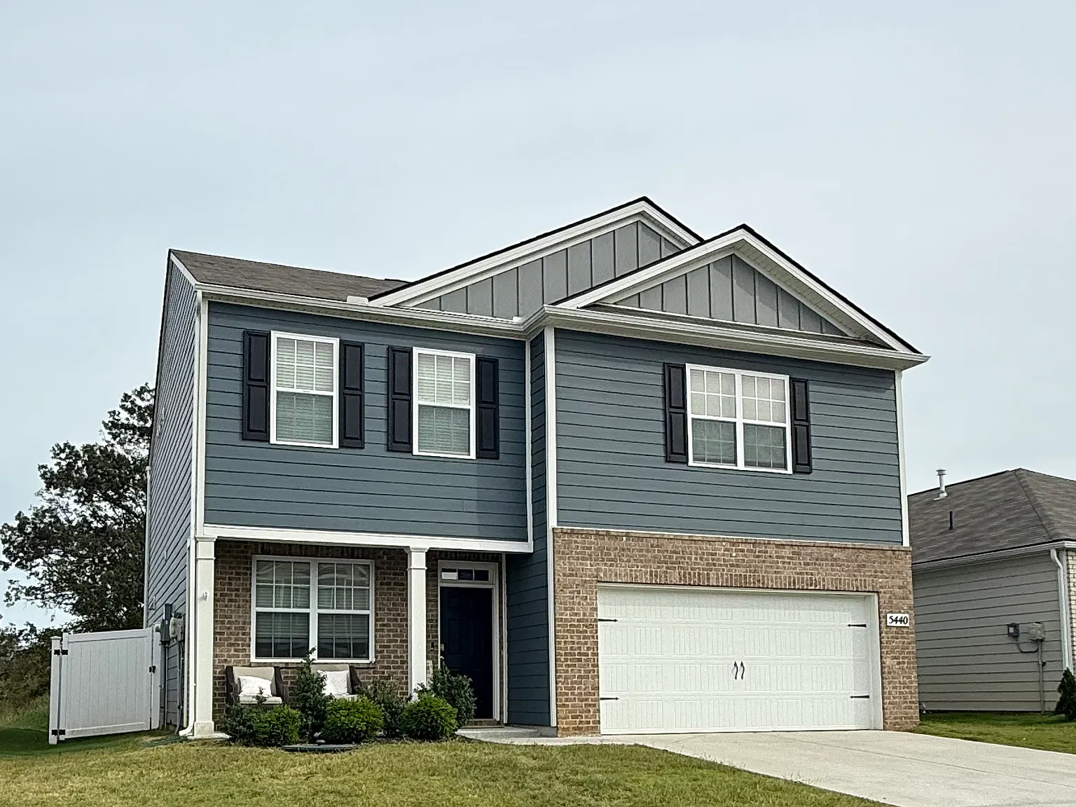 4 bed, 2.5 bath, 2250 sqft, $2,500 — Photo 2