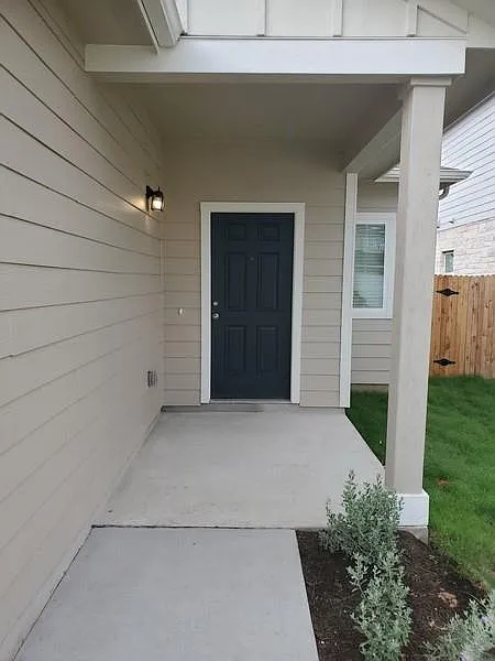 3 bed, 2.0 bath, 1500 sqft, $1,995 — Photo 3