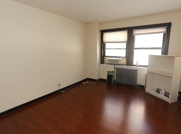 4th image of 1211 W Elmdale #M00r