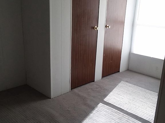 Master Bedroom/Carpeted/grey