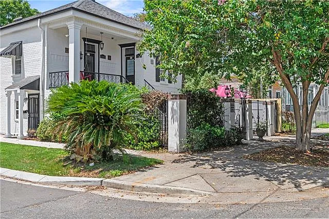 7600 Burthe St #B — Photo 12