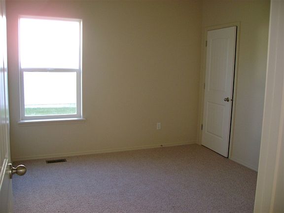 5th image of 1635 Vista Ln