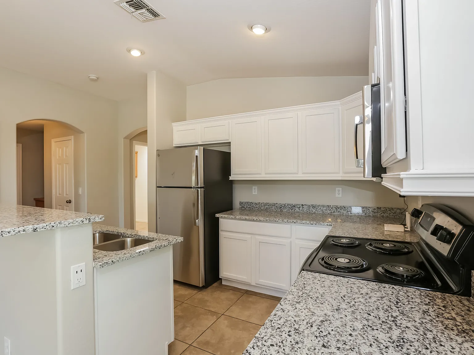 3 bed, 1673 sqft, $2,195 — Photo 2