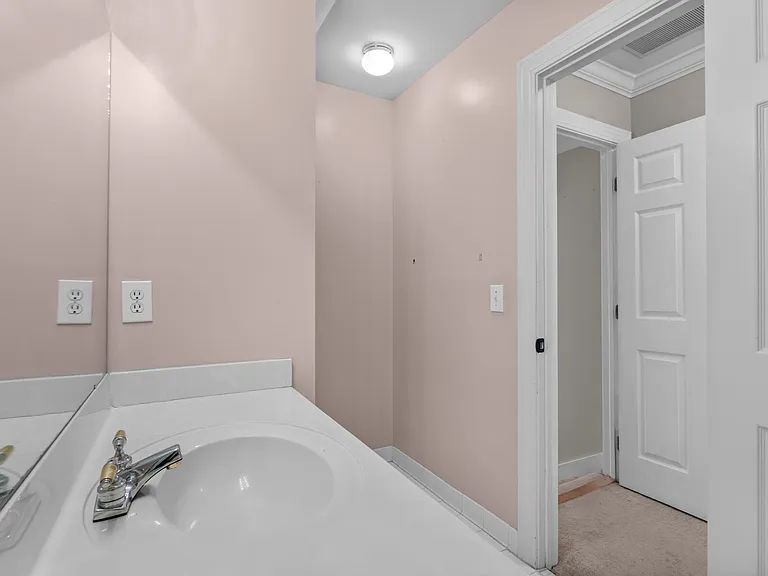101 Hollingwood Dr — Photo 31