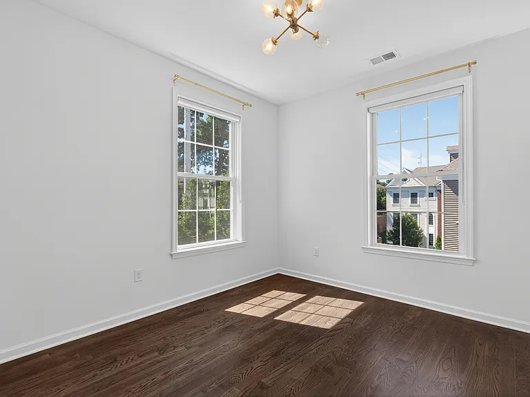 60 Roosevelt Dr — Photo 33