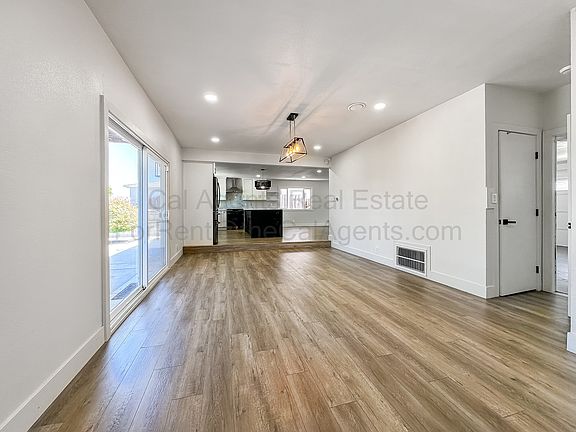 5th image of 16624 Selby Dr