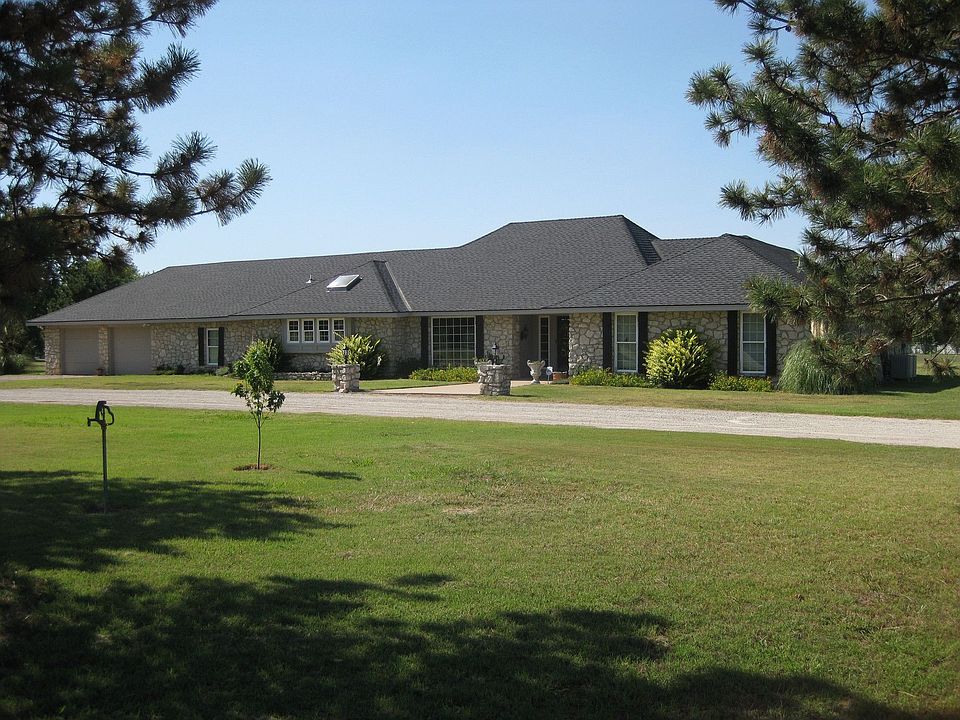 circle drive on over 2 acres