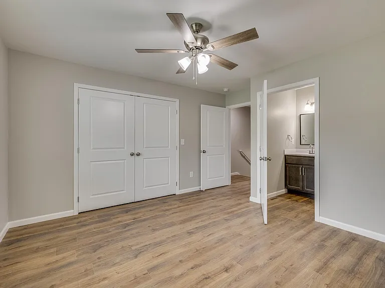 Bristol View Townhomes — Photo 10