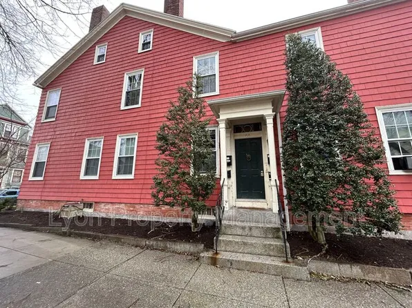 44 7th St, New Bedford, MA