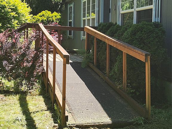 5th image of 261 NE Snowcap Drive