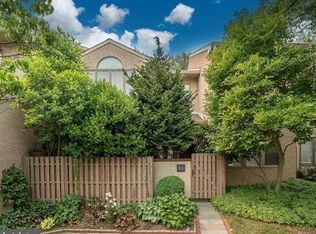 41 Greythorne Woods Cir, Wayne, PA 19087