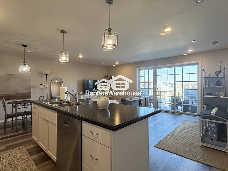 642 Shardlow Ln NE — Photo 3