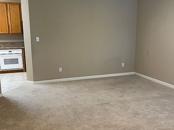 4th image of 228 Marigold St