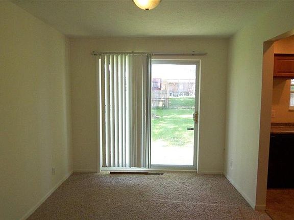 3rd image of 3670 Brockton Dr
