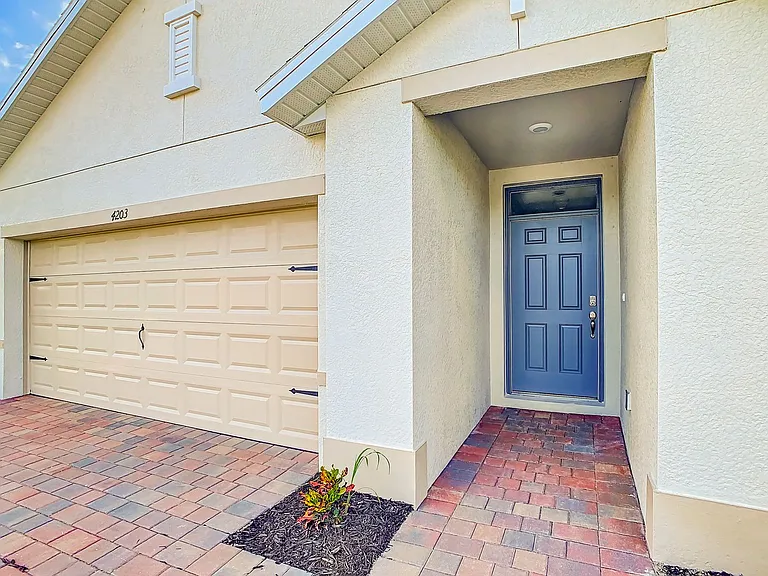 4203 Manatee Ln — Photo 3