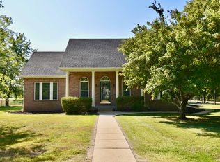 385 Secretariat Pl, Mt Zion, IL 62549