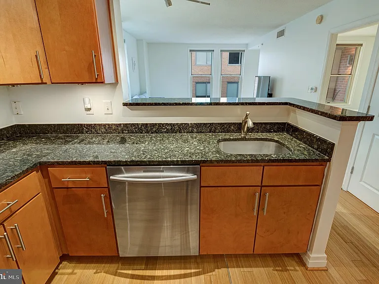 915 E St NW #1001 — Photo 27