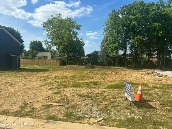8206 Roseborough Rd, Louisville, KY 40228