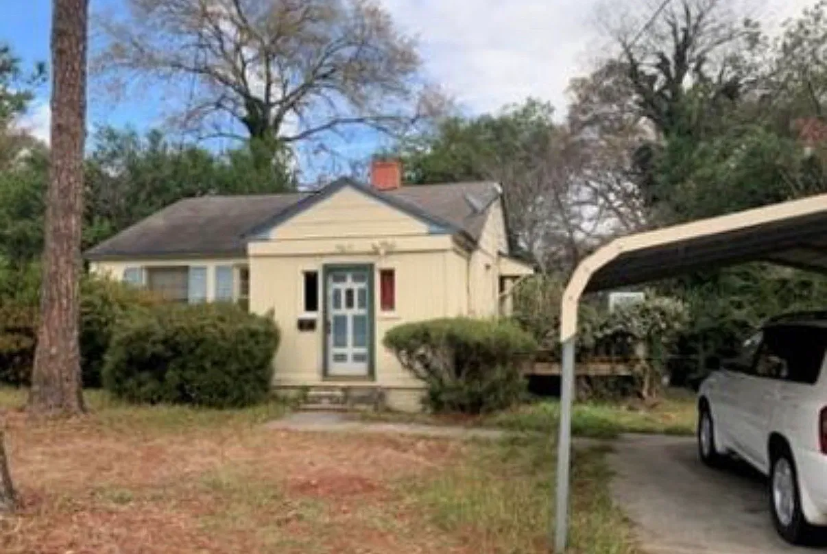 2 bed, 868 sqft, $900 — Photo 1