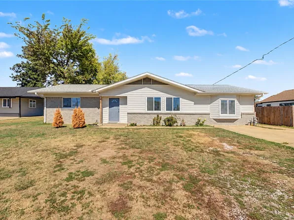 625 W Olive St, Rogers, AR 72756